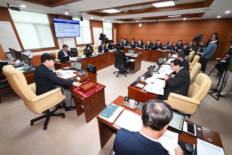 울산시의회 예산결산특별위원회는 11일 내년도 울산시 교육비특별회계 예산안에 대한 계수조정을 실시하고 있다.(울산시의회 제공. 재판매 및 DB금지)/뉴스1