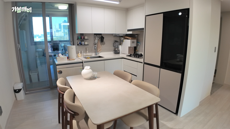 주방 사진. 유튜브 채널 '집 나와라 뚝딱!' 갈무리