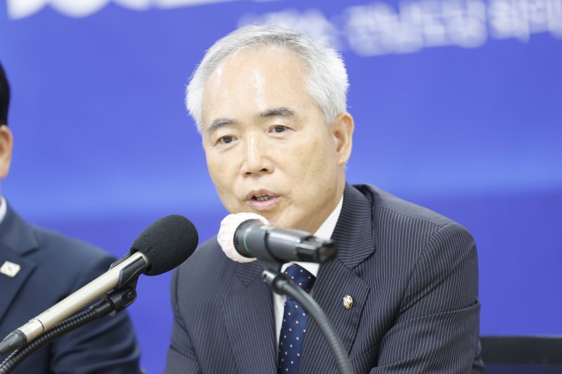 양부남 더불어민주당 광주시당위원장이 8일 전남 무안 전남도당 회의실에서 열린 제145차 현장 최고위원회의에서 발언을 하고 있다. 2025.8.8/뉴스1 ⓒ News1 김태성 기자