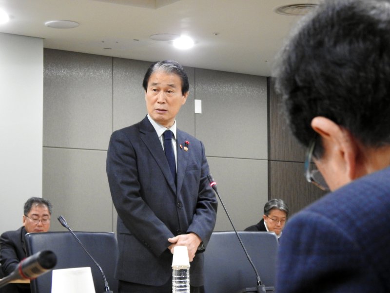 [제주=뉴시스] 김수환 기자 = 권오을 국가보훈부 장관이 11일 오후 제주시 봉개동 제주4·3평화기념관을 찾아 제주4·3희생자유족회와 면담을 진행하고 있다. 2025.12.11. notedsh@newsis.com