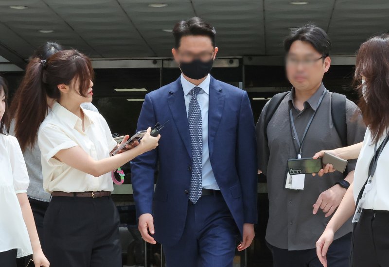 윤영호 전 통일교 세계본부장이 지난 7월 30일 서울 서초구 서울중앙지방법원에서 열린 구속 전 피의자 심문(영장실질심사)를 마친 뒤 법원을 나서고 있다. 2025.7.30/뉴스1 ⓒ News1 장수영 기자