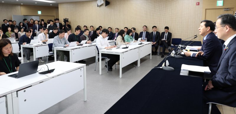 [세종=뉴시스] 강종민 기자 = 구윤철 부총리 겸 기획재정부 장관이 11일 세종시 정부세종청사에서 2026년 기재부 업무보고 주요 내용을 발표하고 있다. 2025.12.11. ppkjm@newsis.com