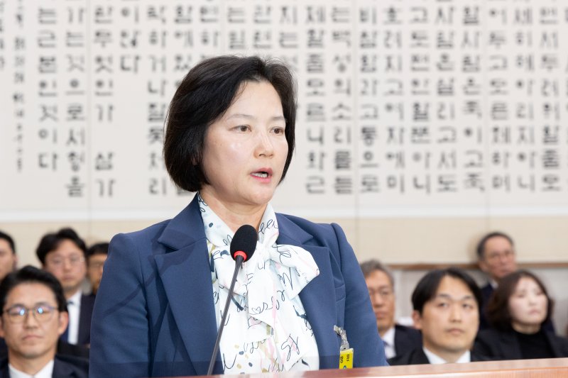 정유미 법무연수원 연구위원(전 창원지검장)이 21일 서울 여의도 국회에서 열린 법제사법위원회 대전고검 등에 대한 국정감사에 출석해 의원 질의에 답변하고 있다. 2025.10.21/뉴스1 ⓒ News1 이승배 기자