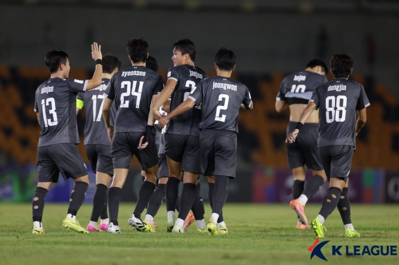 [서울=뉴시스] 프로축구 K리그1 포항스틸러스의 안재준. (사진=한국프로축구연맹 제공) *재판매 및 DB 금지