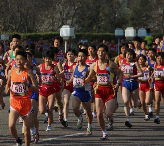 고려투어스 홈페이지에 게재된 '평양국제마라톤 2026' 홍보 사진. (홈페이지 갈무리)