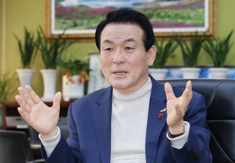 백성현 논산시장이 뉴스1과 인터뷰를 하고 있다. ⓒ News1 김기태 기자