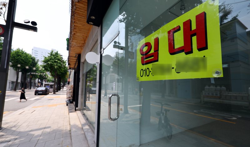서울 강남구 신사동 가로수길 상가에 임대 문구가 붙어 있다. 뉴시스 자료사진.
