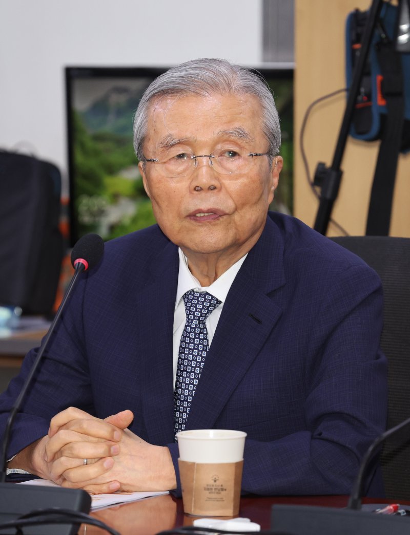 [서울=뉴시스] 김명년 기자 = 김종인 개혁신당 전 상임고문이 23일 오후 서울 여의도 국회 의원회관에서 열린 대선 평가 세미나에서 기념사를 하고 있다. 2025.06.23. kmn@newsis.com