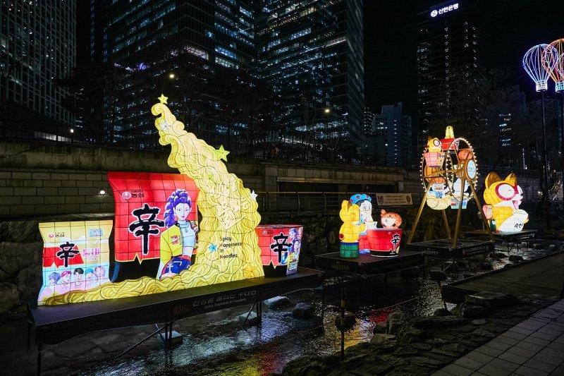 2025 서울 빛초롱 축제 농심 조형물.(농심 제공)