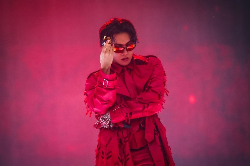 [고양=뉴시스] 글로벌 슈퍼 그룹 '방탄소년단'(BTS) 제이홉(정호석)이 팀이 데뷔 12주년을 맞은 13일 오후 경기 고양 고양종합운동장에서 월드투어 앙코르 콘서트 '제이홉 투어 '호프 온 더 스테이지' 파이널(j-hope Tour 'HOPE ON THE STAGE' FINAL)'을 펼치고 있다. (사진 = 빅히트 뮤직 제공) 2025.06.13. photo@newsis.com *재판매 및 DB 금지