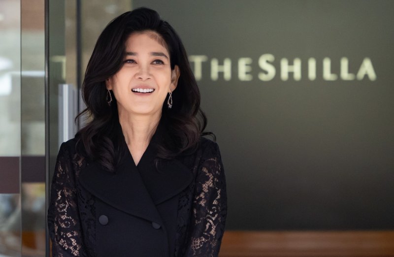 [서울=뉴시스] 이부진 호텔신라 대표이사 사장이 20일 서울 중구 호텔신라 장충사옥에서 열린 정기 주주총회를 마친 뒤 건물을 나서고 있다. *기사 본문과는 무관한 사진. 2025.03.20.