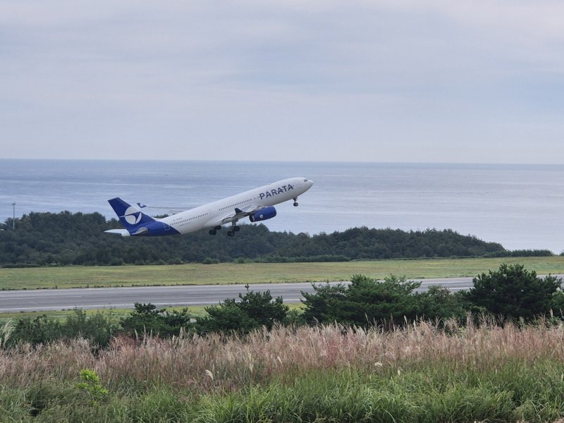 양양국제공항에서 제주로 향하는 파라타항공 A330-200 항공기(자료사진). 2025.10.28/뉴스1 ⓒ News1 윤왕근 기자
