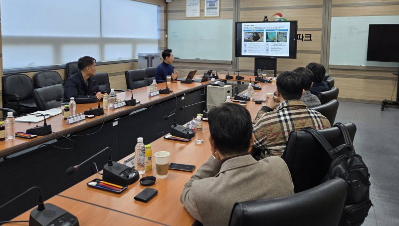 진주시가 11일 경남테크노파크 대회의실에서 위성 데이터 행정 활용 플랫폼개발 지원 사업 착수보고회를 개최하고 있다(진주시 제공. 재판매 및 DB금지)