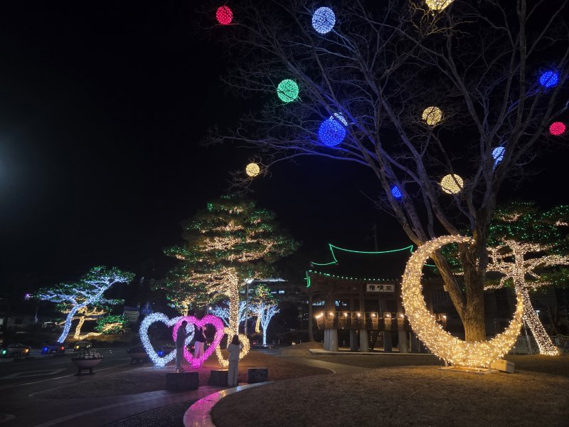 [산청=뉴시스] 산청군 한마음공원 야간 경관조명 설치 (사진=산청군 제공) 2025. 12. 12. photo@newsis.com *재판매 및 DB 금지