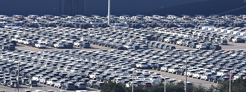 [평택=뉴시스] 김종택기자 = 경기 평택항 자동차전용부두에 수출용 차량이 세워져 있는 모습. 2025.12.01. jtk@newsis.com