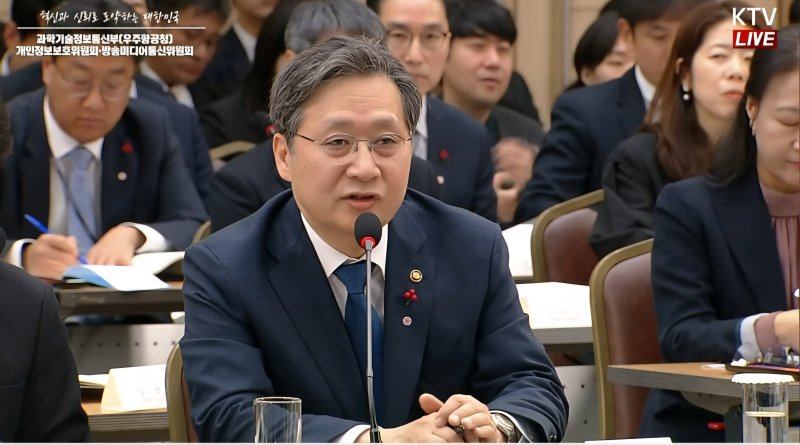 [서울=뉴시스] 윤영빈 우주항공청장이 12일 우주청 업무보고를 위해 발언하고 있다. (사진=유튜브 라이브 캡처) 2025.12.12. photo@newsis.com