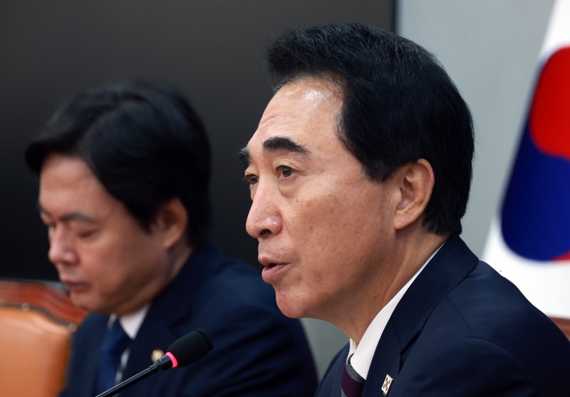 [서울=뉴시스] 고승민 기자 = 박수현 더불어민주당 수석대변인이 지난 2일 서울 여의도 국회에서 국정감사 등 현안 관련 기자간담회를 하고 있다. 2025.11.12. kkssmm99@newsis.com