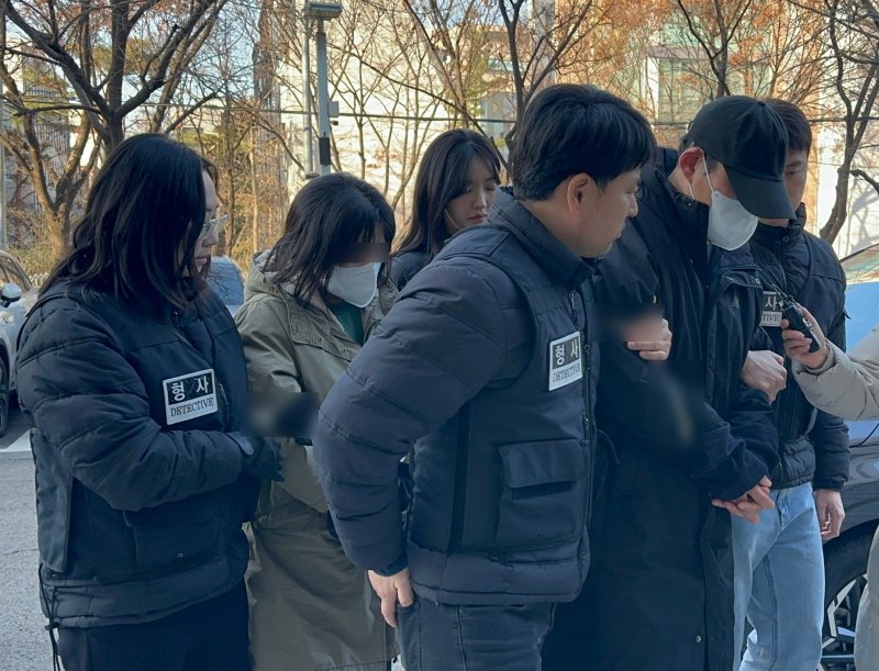 서울남부지법은 이날 오전 10시 30분부터 존속폭행치사 혐의를 받는 40대 남성 백 모 씨와 여성 백 모 씨 남매에 대한 영장실질심사를 진행했다. 2025.12.12/뉴스1 ⓒ News1 강서연 기자