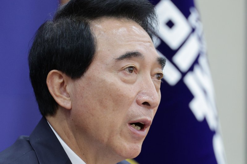 박수현 더불어민주당 수석대변인이 지난 11월 2일 서울 여의도 국회에서 국정감사 및 현안 관련 기자간담회를 하고 있다. 2025.11.2/뉴스1 ⓒ News1 신웅수 기자