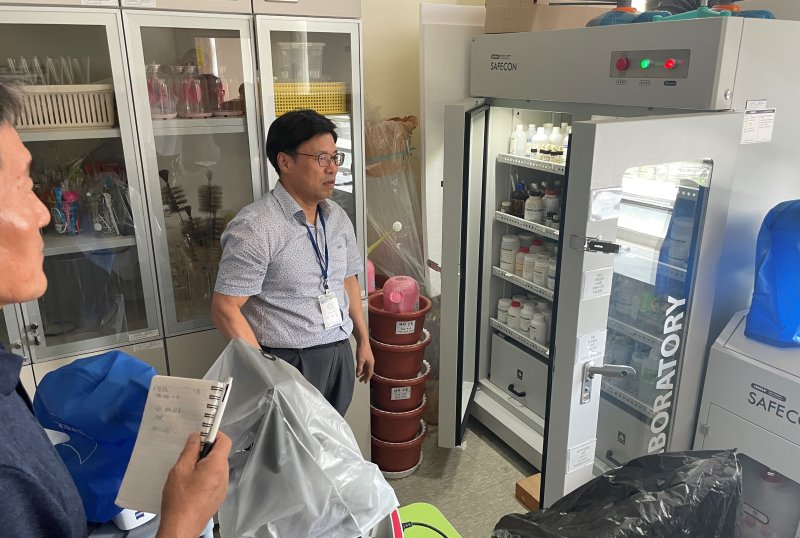 경북교육청은 12일 과학실험실을 보유한 도내 초·중·고 921교를 대상으로 실시한 ‘2025학년도 과학실험실 안전점검’을 완료했다.(경북교육청 제공. 재판매 및 DB금지) ⓒ News1 김대벽기자