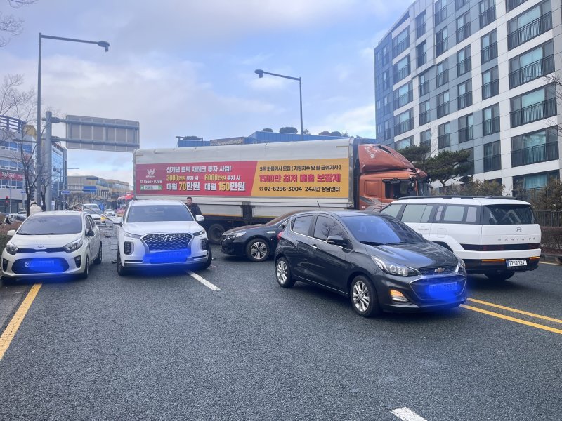 12일 오전 9시 1분께 울산 중구 서동로터리에서 12중 추돌사고가 발생했다.(울산소방본부 제공. 재판매 및 DB금지)/뉴스1