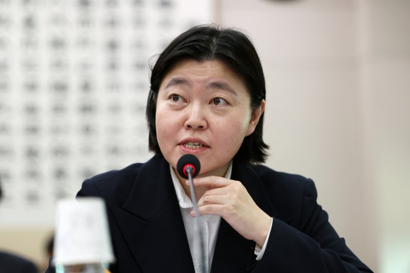 임은정 서울동부지검장이 23일 오전 서울 여의도 국회 법제사법위원회에서 열린 서울고등검찰청-서울중앙지방검찰청 등에 대한 국정감사에서 질의에 답하고 있다. 뉴시스