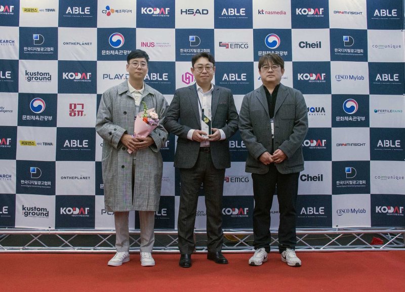 (좌측부터)인크로스 박영택 AI비즈솔루션팀장, 원정환 경영지원본부장 겸 개발본부장, 김희수 미디어사업실장. (사진=인크로스 제공) *재판매 및 DB 금지