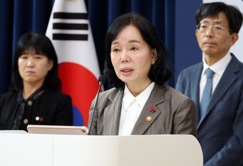 [세종=뉴시스] 강종민 기자 = 송경희 개인정보보호위원장이 12일 세종시 정부세종청사에서 2026년 업무보고 주요내용을 발표하고 있다. 2025.12.12. ppkjm@newsis.com