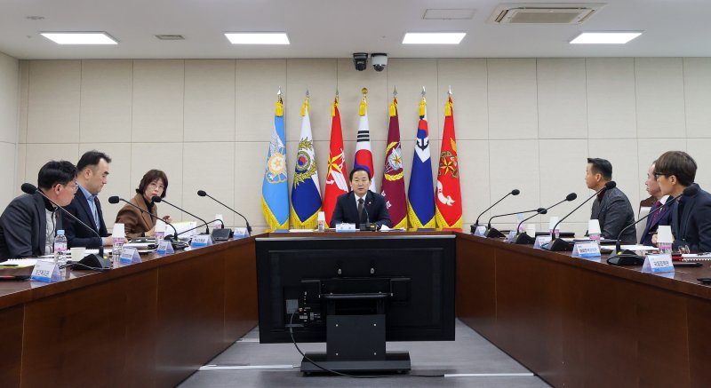 [서울=뉴시스] 국방부는 12월 12일 국방부 본관 중회의실에서 이두희 국방부 차관 주관으로 '2025년 국방예산 집행점검 회의'를 개최했다. (사진=국방부 제공) 2025.12.12. photo@newsis.com *재판매 및 DB 금지
