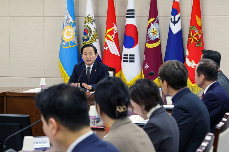 12일 국발부 본관 중회의실에서 이두희 국방부 차관 주관으로 2025년 국방예산 집행 점검 회의‘가 진행되고 있다. 국방부 제공