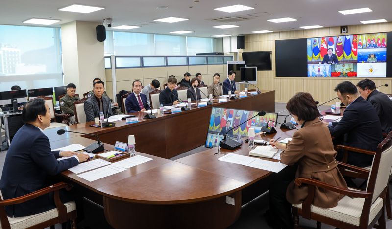 12일 국발부 본관 중회의실에서 이두희 국방부 차관 주관으로 2025년 국방예산 집행 점검 회의‘가 진행되고 있다. 국방부 제공