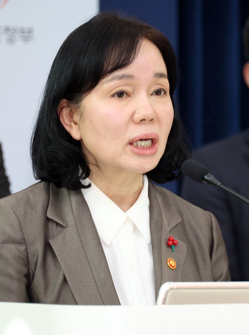 [세종=뉴시스] 강종민 기자 = 송경희 개인정보보호위원장이 12일 세종시 정부세종청사에서 2026년 업무보고 주요내용을 발표하고 있다. 2025.12.12. ppkjm@newsis.com