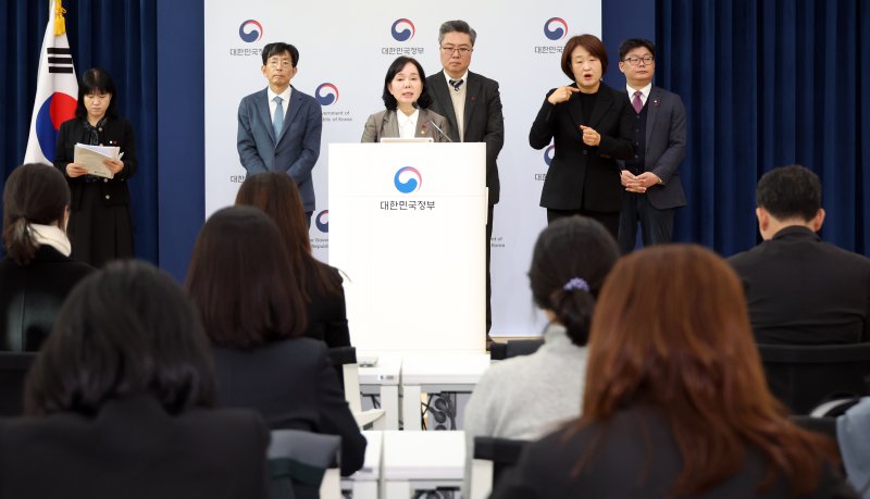 [세종=뉴시스] 강종민 기자 = 송경희 개인정보보호위원장이 12일 세종시 정부세종청사에서 2026년 업무보고 주요내용을 발표하고 있다. 2025.12.12. ppkjm@newsis.com