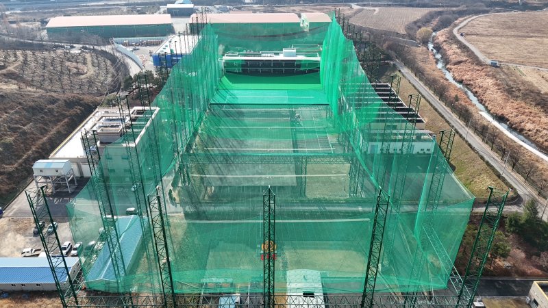 [창원=뉴시스] 강경국 기자 = 경남 창원시 의창구 북면 월계리에 위치한 북면골프연습장이 시설 개선 공사를 마치고 오는 15일부터 운영을 재개한다. (사진=창원시청 제공). 2025.12.12. photo@newsis.com *재판매 및 DB 금지