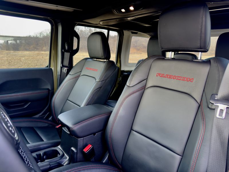 지프 랭글러 루비콘 41 에디션 운전석 및 조수석. /사진=김동찬 기자.
