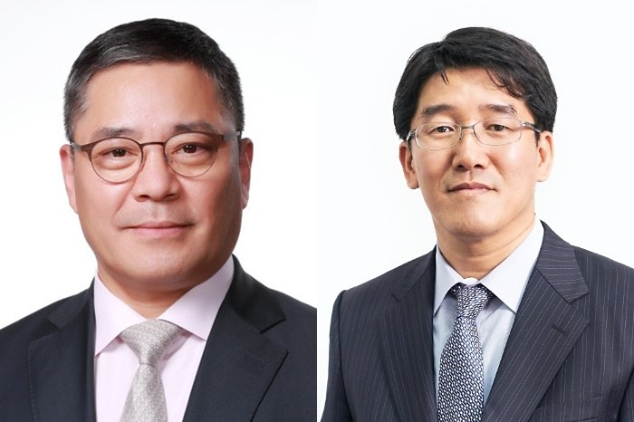 [전주=뉴시스]윤난슬 기자 = 왼쪽부터 백종일 전북은행장, 박춘 JB우리캐피탈 대표. (사진=뉴시스DB)