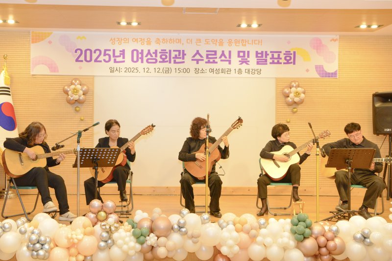 [횡성=뉴시스] 발표회를 하고 있다. (사진=횡성군 제공)2025.12.12.photo@newsis.com *재판매 및 DB 금지