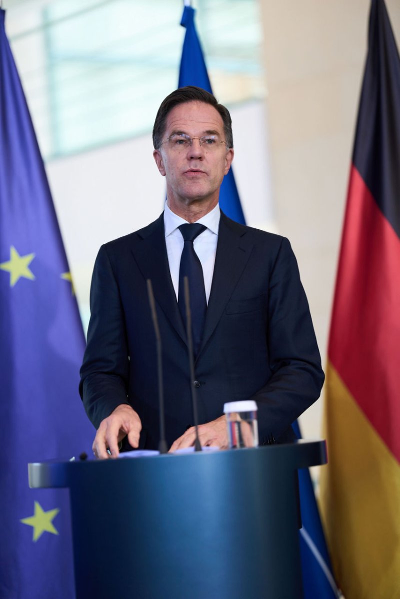 [서울=뉴시스]마르크 뤼터 북대서양조약기구(NATO·나토) 사무총장은 11일(현지시간) "러시아가 5년 이내 나토 회원국을 상대로 군사력을 사용할 준비를 마칠 수 있다"고 경고했다. 사진은 독일을 방문한 뤼터 사무총장. (사진 = 나토 홈페이지 갈무리) 2025.12.12 photo@newsis.com