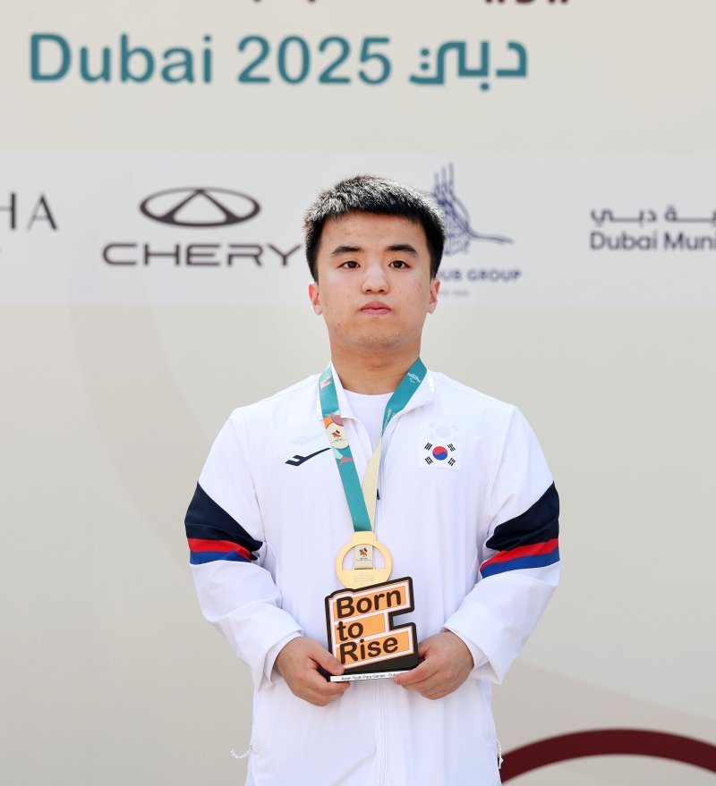 [서울=뉴시스] 2025 두바이 아시안유스패러게임 역도 파워리프팅에서 금메달을 딴 박종선. (사진 = 대한장애인체육회 제공) *재판매 및 DB 금지