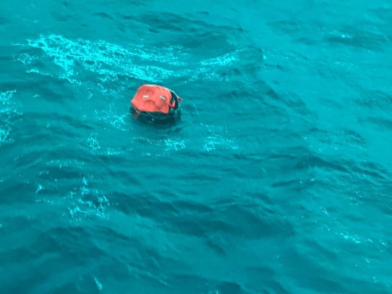 선원들이 승선한 구조정./뉴스1