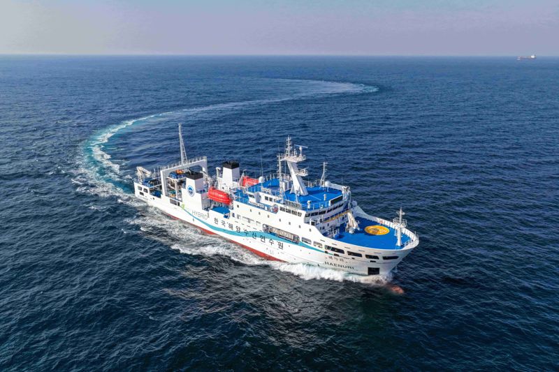 12일 취항식을 가진 한국해양수산연수원 수산계고교 공동실습선 '해누리호'.