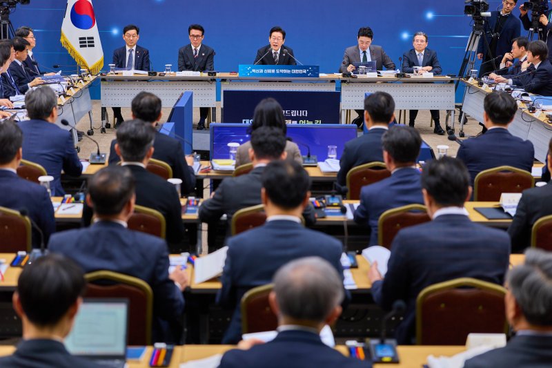 이재명 대통령이 12일 세종시 정부세종컨벤션센터에서 열린 과학기술정보통신부·개인정보보호위원회 업무보고에서 발언하고 있다. (대통령실 제공. 재판매 및 DB 금지) 2025.12.12/뉴스1 ⓒ News1 이재명 기자