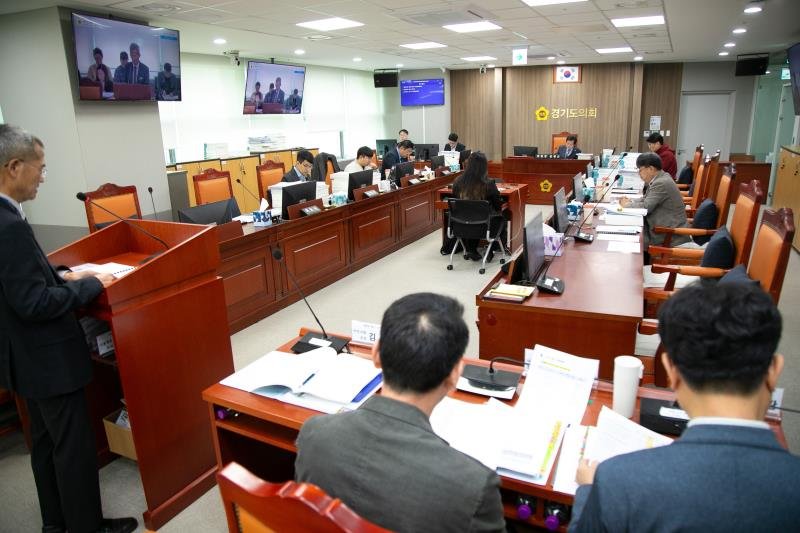 [수원=뉴시스] 경기도의회 여성가족평생교육위원회. (사진=경기도의회 제공) 2025.12.12. photo@newsis.com *재판매 및 DB 금지