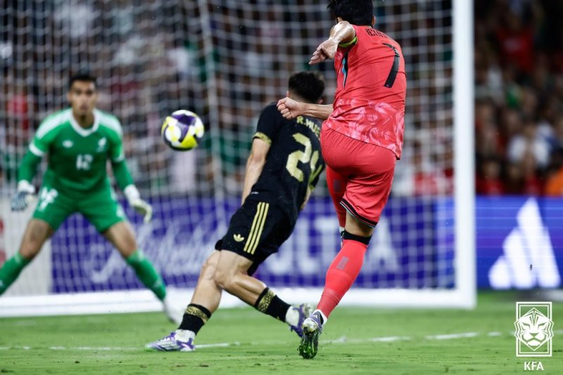 손흥민이 10일(한국시간) 미국 테네시주 내슈빌 지오디스 파크에서 열린 멕시코와의 경기에서 슈팅을 하고 있다. (대한축구협회 제공. 재판매 및 DB 금지) 2025.9.10/뉴스1