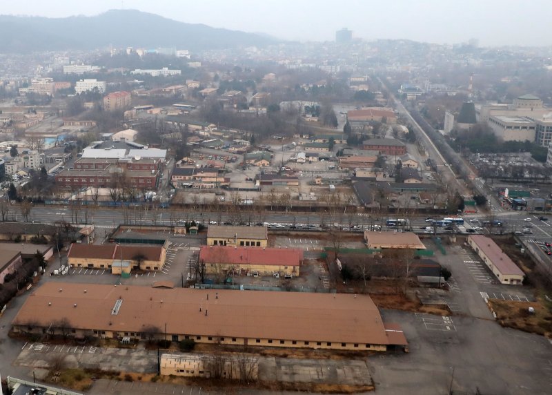 [서울=뉴시스]박주성 기자 = 정부는 11일 미국과 제201차 주한미군지위협정(SOFA) 합동위원회를 화상으로 열고 11개 미군기지와 용산기지 2개 구역 등 모두 12개 기지를 반환받기로 했다고 밝혔다. 반환되는 서울 지역 내 장소는 극동공병단(중구), 캠프 킴(용산구), 용산기지 2개 구역(용산구), 니블로배럭스(용산구), 서빙고부지(용산구), 8군 종교휴양소(용산구) 등 6곳이며 서울 밖 지역 중 반환 장소는 대구 남구 캠프 워커 헬기장, 경기 하남시 성남골프장, 경기 의정부시 캠프 잭슨, 경기 동두천시 캠프 모빌 일부, 경북 