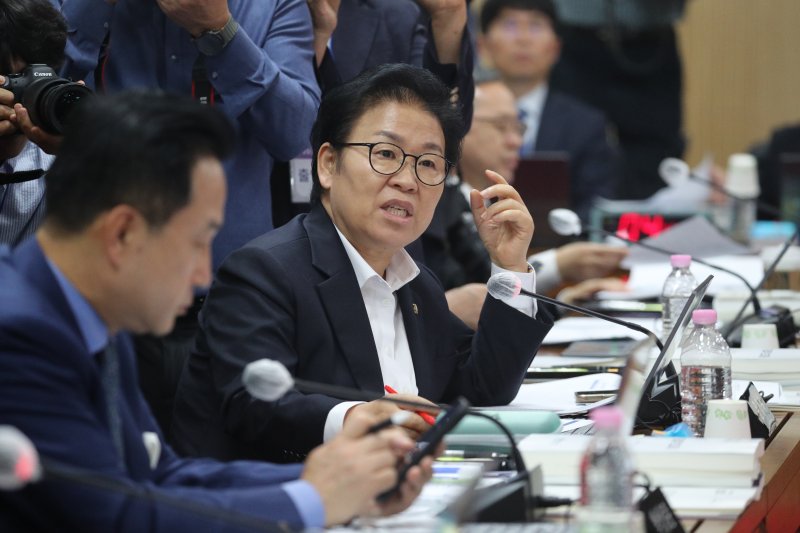 문정복 의원이 지난 10월 23일 오후 충북대학교 개신문화관에서 열린 국회 교육위원회의 대전·세종·충북·충남교육청에 대한 국정감사에서 질문하고 있다. 2025.10.23/뉴스1 ⓒ News1 김용빈 기자