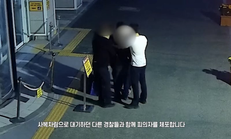 [뉴시스] 대전에서 은행 직원을 사칭해 수천만원을 가로채려던 보이스피싱 조직의 수거책이 경찰에 붙잡혔다. (사진='대한민국 경찰청' 유튜브 채널 캡처) *재판매 및 DB 금지