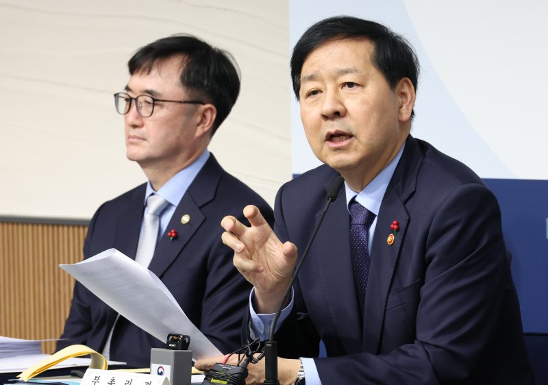 [세종=뉴시스] 강종민 기자 = 구윤철 부총리 겸 기획재정부 장관이 11일 세종시 정부세종청사에서 2026년 기재부 업무보고 주요 내용을 발표하고 있다. 2025.12.11. ppkjm@newsis.com