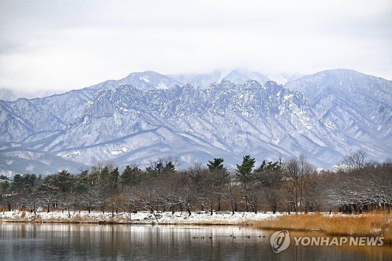 겨울옷 입은 설악산 울산바위 (출처=연합뉴스)