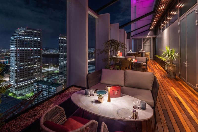 [서울=뉴시스] 페어몬트 앰배서더 서울 마리포사·M29 테라스.(사진=페어몬트 앰배서더 서울 제공) *재판매 및 DB 금지